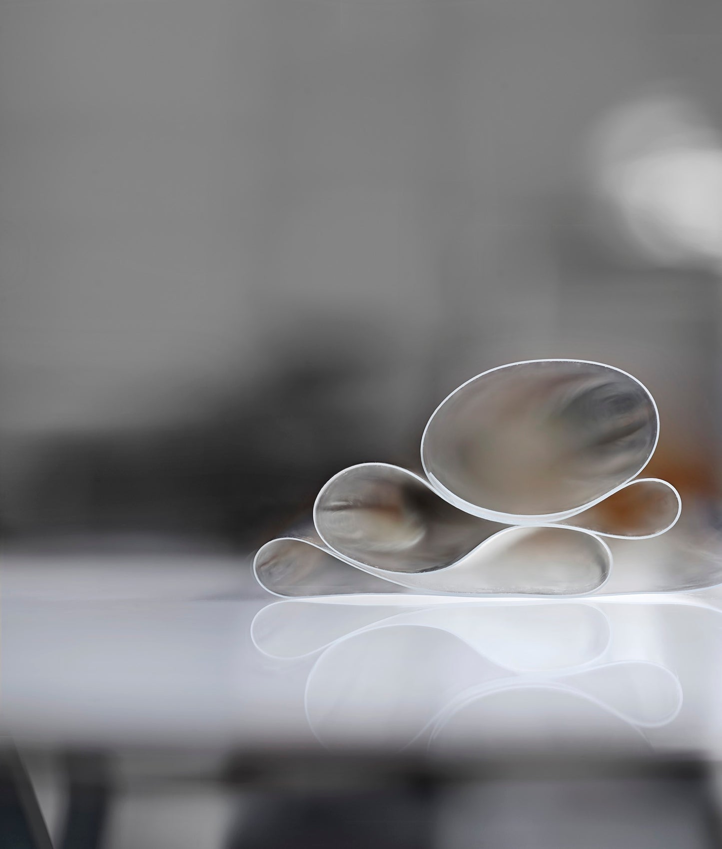 卓上の静物ー柔らかい円とオレンジ