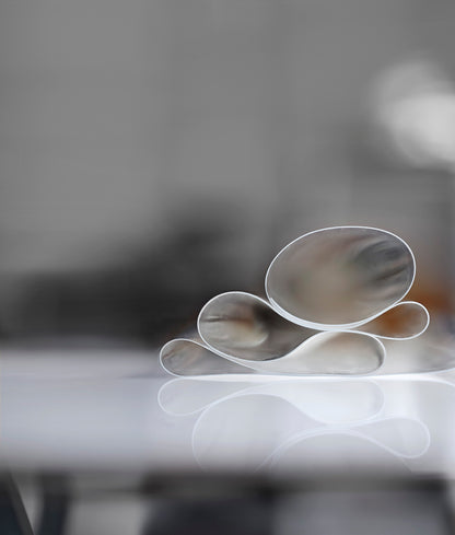 卓上の静物ー柔らかい円とオレンジ