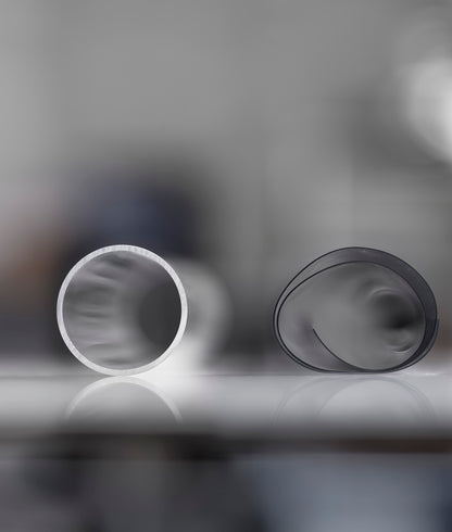 卓上の静物ー間にある2つの異なる円