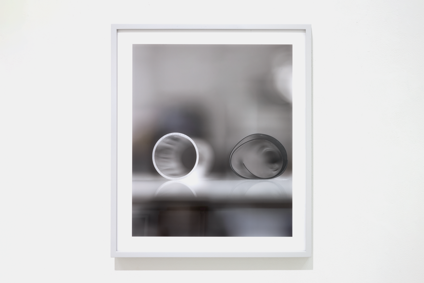 卓上の静物ー間にある2つの異なる円