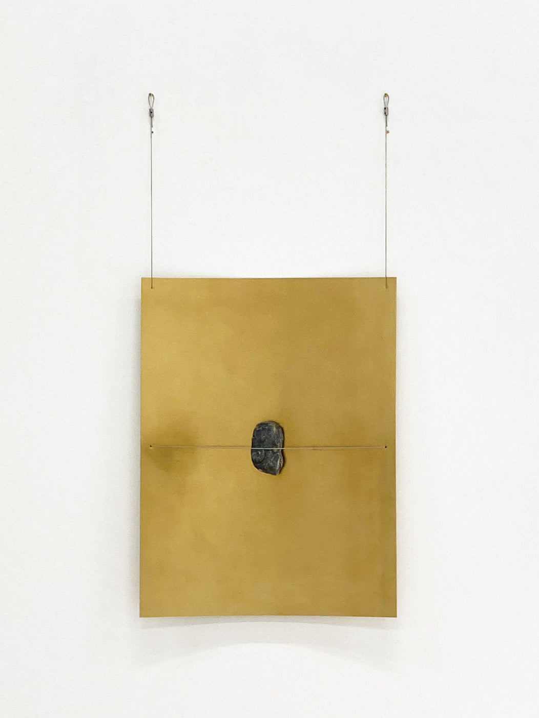 落下の停止・石ー水平 / Stop Falling ・Stone - Horizontal Position